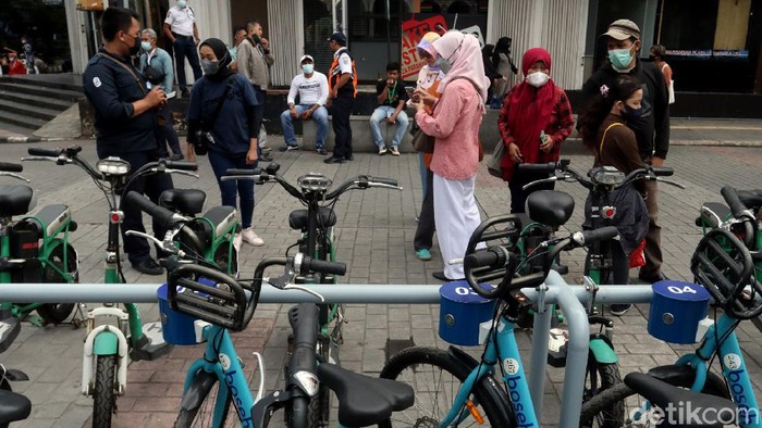 Berkunjung ke Dalam Kaum, Kota Bandung, kurang lengkap bila tak menjajal Bike on The Street Everybode Happy (BOSEH). Sepeda ini disewakan bagi para pengunjung.