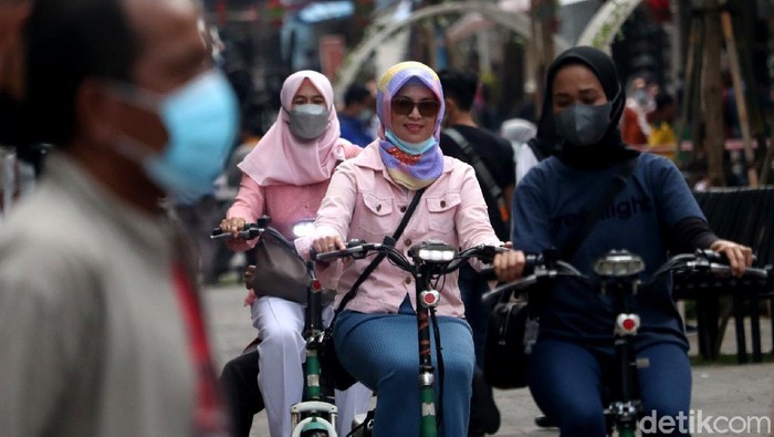 Berkunjung ke Dalam Kaum, Kota Bandung, kurang lengkap bila tak menjajal Bike on The Street Everybode Happy (BOSEH). Sepeda ini disewakan bagi para pengunjung.