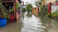Salah satu titik banjir berada di Perumahan Dewi Karmila Sari, Kecamatan Tamalanrea, Kota Makassar.