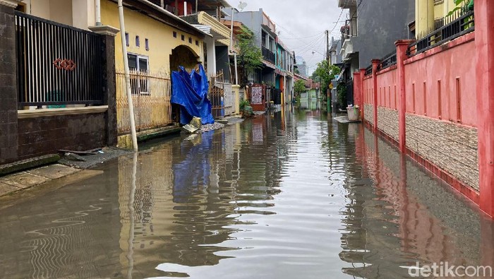 Banjir di Perumahan Dewi Karmila Sari, Tamalanrea, Makassar.