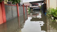 Di wilayah ini, air mulai masuk ke permukiman warga sejak sekitar pukul 00.00 Wita dini hari tadi.