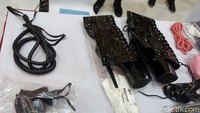Siskaeee dikenakan pidana sesuai dengan Undang-undang (UU) Pornografi dan UU ITE. Pembuat dan penyebar video pornografi ekshibisionisnya pun terancam pidana paling lama 12 tahun serta denda paling banyak Rp 6 miliar.