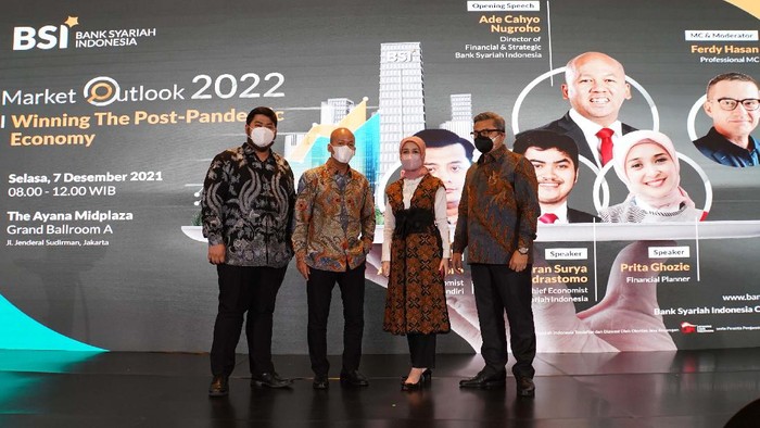 Bank Syariah Indonesia gelar Macro Outlook 2022 : Winning The Post-Pancemic Economy. Tabungan masyarakat di BSI tumbuh positif sekitar 11,57%.