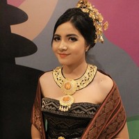 Remaja yang berusia 17 tahun ini mempunyai nama lengkap Wayan Bulan Yurriana Sutena. Ia berasal dari Bali.  Foto: Dok. Instagram @bulansutena.