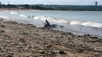 Kawasan wisata itu pun kini tercemar oleh sampah.