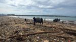 Cuaca Ekstrem di Bali Bikin Pantai Kedonganan Penuh Sampah