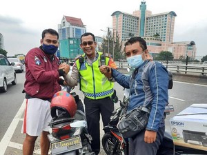 Kisah Driver Ojol Jujur, Kembalikan iPhone Paspampres yang Jatuh di Jalan