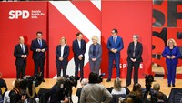 Olaf Scholz memberi keterangan pers di Berlin, Jerman, Senin (6/12) setelah ditunjuk partainya, Partai Sosial Demokrat, menggantikan Angela Merkel sebagai perdana menteri.