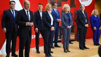 Sejumlah calon menteri yang dikenalkan seperti Annalena Baerbock sebagai menteri luar negeri, Menteri Pertahanan Christine Lambrecht, Menteri Kesehatan Karl Lauterbach dan Menteri Kerjasama Ekonomi dan Pembangunan, Svenja Schulze.