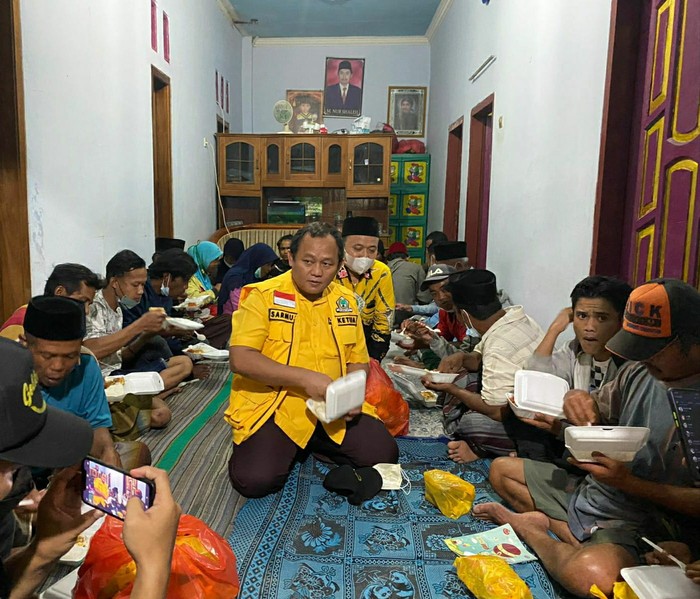 Golkar Jatim Serahkan Bantuan Rp 1 Miliar untuk Korban Erupsi Semeru