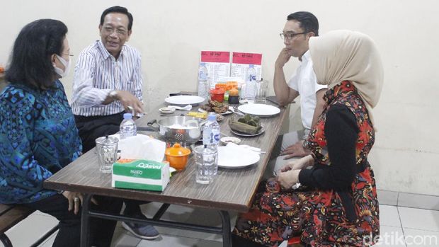 Gubernur Jabar Ridwan Kamil dan Sri Sultan Hamengku Buwono X di Bandung.