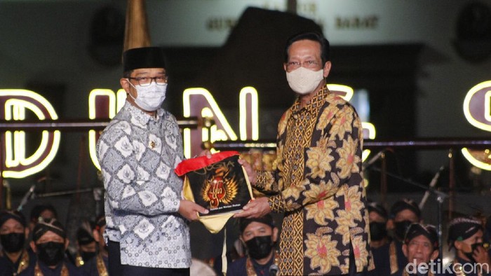 Gubernur Jawa Barat Ridwan Kamil dan Gubernur DIY Sri Sultan Hamengkubuwono X