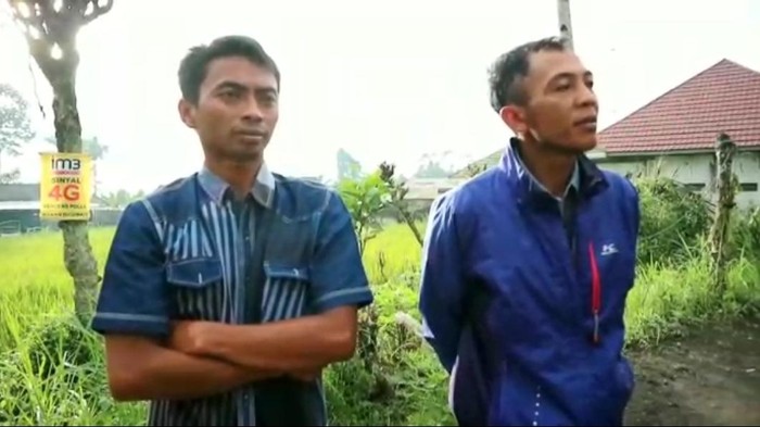 Rumini (28) dan ibunya Salamah (70) ditemukan meninggal dunia dalam kondisi berpelukan. Mereka merupakan korban erupsi Gunung Semeru pada Sabtu (4/12).
