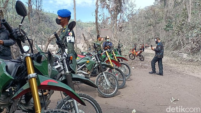 Presiden Joko Widodo akan meninjau sejumlah lokasi terdampak erupsi Gunung Semeru di Lumajang. Salah satunya menuju lokasi jembatan Gladak Perak di Desa Supit Urang, Kecamatan Candipuro, Lumajang.