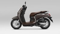 Harga Honda Scoopy varian Sporty dan Fashion hadir dengan harga On The Road (OTR) DKI Jakarta Rp 20,325,000.-, sedangkan untuk varian Stylish dan dan Prestige hadir dengan harga OTR DKI Jakarta Rp 21,125,000.-. Harga tersebut terpantau masih sama sejak bulan Mei 2021. Foto: Astra Honda Motor