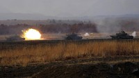 Latihan itu, yang jarang disaksikan oleh wartawan asing, akan berlanjut selama sembilan hari dan melibatkan sekitar 1.300 tentara Pasukan Bela Diri Darat.
