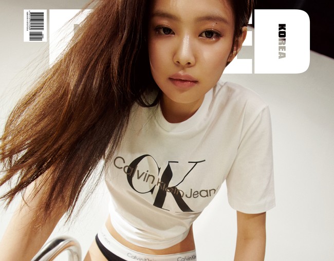 Baru-baru ini, kekasih G-Dragon itu menghiasi sampul majalah Dazed Korea 2021 Holiday Edition dalam delapan versi. Foto: dok. Instagram dazedkorea