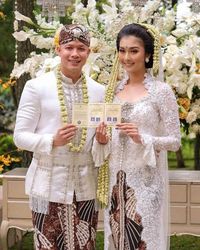 Model Kebaya Pengantin Warna 