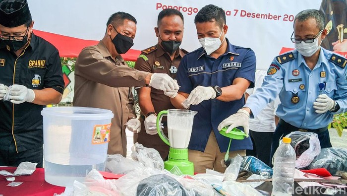 kejari ponorogo musnahkan barang bukti