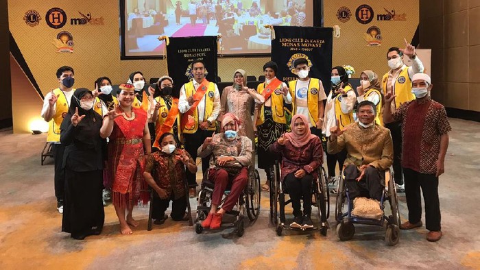 Ketika Para Penyandang Disabilitas Berkarya Dalam rangka memperingati Hari Disabilitas Internasional 2021, Lions Club Jakarta Monas (LCJM) Hope menggelar aksi sosial kepada yayasan dan penyandang disabilitas.