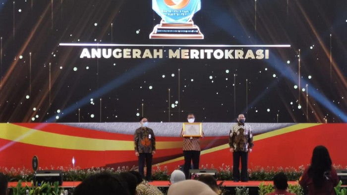 KPK menerima penghargaan sangat baik dalam Anugerah Meritokrasi yang diselenggarakan KASN atas keberhasilan menerapkan sistem merit dalam manajemen ASN (dok Istimewa)
