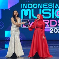 Nama Lyodra Ginting semakin dikenal usai dirinya mengikuti ajang pencarian bakat dan keluar sebagai pemenang di Indonesian Idol X. Namun sebelum mengikuti ajang tersebut, Lyodra sendiri rupanya sudah sering mengikuti beragam kompetisi, baik dalam maupun hingga ke luar negeri. Foto: Instagram/officialrcti