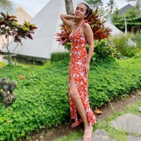 Dea Ananda, personil Trio Kwek-Kwek yang kini sudah menjadi istri dari Ariel Nidji lebih sering tampil dengan gaya chic dan simpel. Dress, jeans dan T-shirt pun jadi busana favoritnya. Foto: Instagram