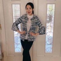 Pelantun lagu ‘Bolo-bolo’, Tina Toon, kerap tampil dengan gaya smart casual sejak jadi anggota DPRD DKI Jakarta.  Foto: Instagram