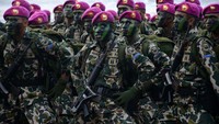 Sebanyak 512 prajurit muda korps Marinir yang terdiri perwira remaja AAL angkatan 66, bintara remaja angkatan 40 gel 1 dan gel 2 serta tamtama remaja angkatan 40 gel 2 korps Marinir TNI AL TA.2021 mengikuti penyematan baret ungu di Pantai Baruna, Dusun Sumberpucung, Desa Tulungrejo, Kecamatan Donomulyo, Kabupaten Malang, Jawa Timur, Selasa (07/12/2021).