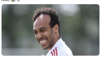 Menggunakan pose Aubameyang tertawa, netizen ini bertanya, Jadi kita akan menertawakan Arsenal sepanjang minggu? Foto: Twitter