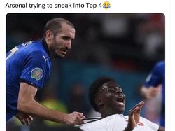 Netizen Tertawakan Arsenal Kembali ke Setting Asal