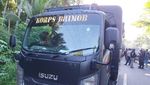 Potret 4 Mobil Rusak-7 Polisi Luka Saat Tangkap Pembakar Kantor Desa Maluku