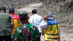 Momen Jokowi Tinjau Lokasi Terdampak Erupsi Gunung Semeru