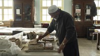 Dilansir Associated Press, Direktur museum, Mohammad Fahim Rahimi dan stafnya sejauh ini diizinkan untuk melanjutkan posisi mereka, meskipun mereka seperti banyak pegawai negeri Afghanistan belum menerima gaji sejak Agustus.
