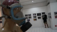 Pameran yang digelar pada tanggal 6-18 Desember 2021 dan menceritakan Pandemi COVID-19 di Yogyakarta itu menampilkan sekitar 145 foto karya anggota Pewarta Foto Indonesia (PFI) Yogyakarta. 