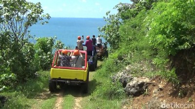 Pantai Jogja Ini Tawarkan Jip Buat Berkeliling