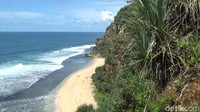 Apabila tidak memiliki kendaraan tersebut, pengunjung bisa menggunakan jasa penyedia mobil jenis jip 4x4 di sekitar lokasi. Semua itu untuk memudahkan pengunjung mencapai Pantai Watunene.