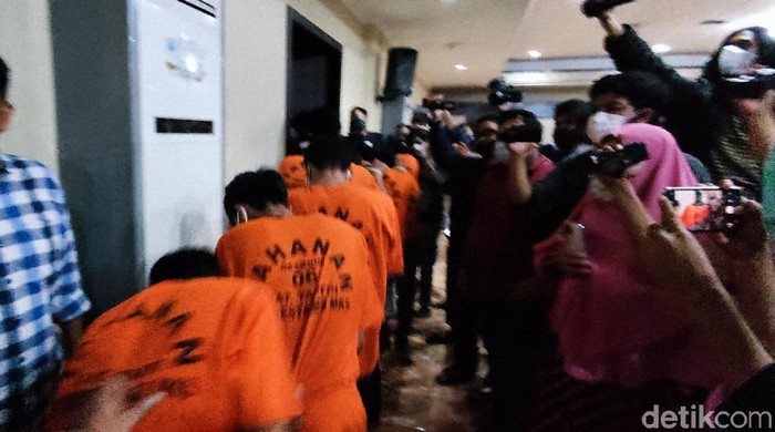 Pelaku perang mahasiswa di Makassar ditangkap. (Hermawan/detikcom)