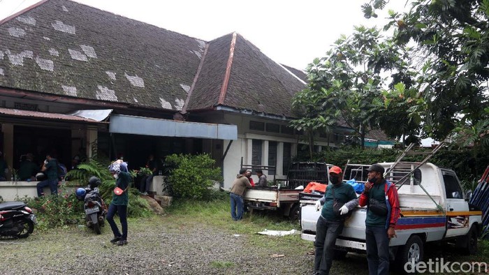 Potret Eksekusi 11 Rumah di Jalan Jawa, Kota Bandung Pengadilan Negeri (PN) Bandung melakukan eksekusi terhadap 11 unit rumah di Jalan Jawa, Kota Bandung. 11 Rumah tersebut milik PT Kereta Api Indonesia (KAI).