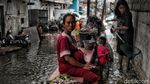 Kisah Warga yang Hidup di Tengah Banjir Rob Jakarta Utara