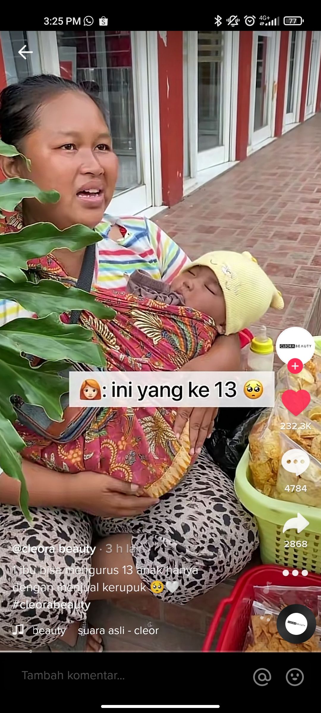 Punya 13 Anak, Ibu Penjual Keripik Ini Terharu Diajak Makan di Restoran