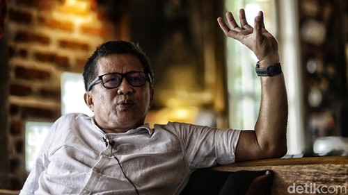 Rocky Gerung Hot Questions