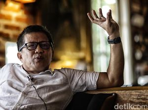 Ternyata Rocky Gerung Digugat Tak Jadi Pembicara Selama-lamanya