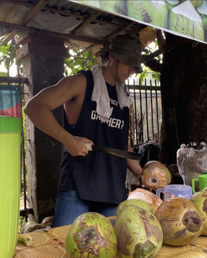 Selain Penggemar Berat Kopi, Chicco Jerikho juga Handal Racik Kopi