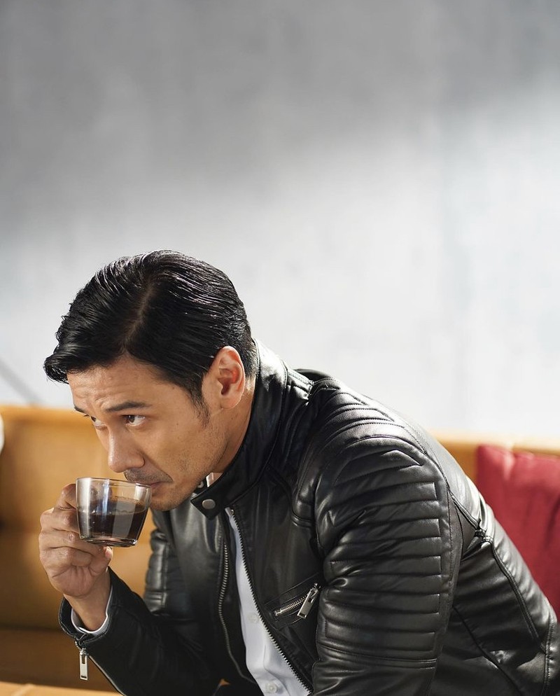 Selain Penggemar Berat Kopi, Chicco Jerikho juga Handal Racik Kopi