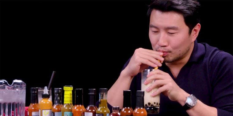 Aktor Shang-Chi Doyan Minum Boba