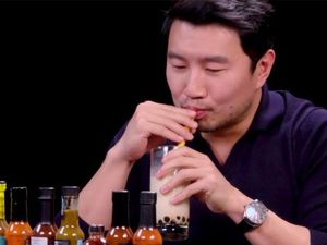 Doyan Boba, Simu Liu Shang-Chi Pilih Minum Boba Usai Makan Pedas