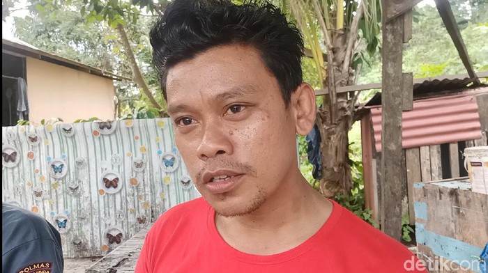 Suharto, ayah Hasbi bocah 7 tahun yang hilang misterius di Gunung Sendawar, Samarinda. (Budi/detikcom)