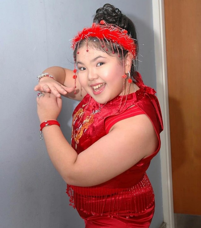 Selain ‘Bolo-Bolo’, wanita kelahiran Jakarta, 28 tahun lalu ini juga menelurkan lagu hits berjuudl ‘Goyang Tina Toon’.  Foto: Instagram/@tinatoon101