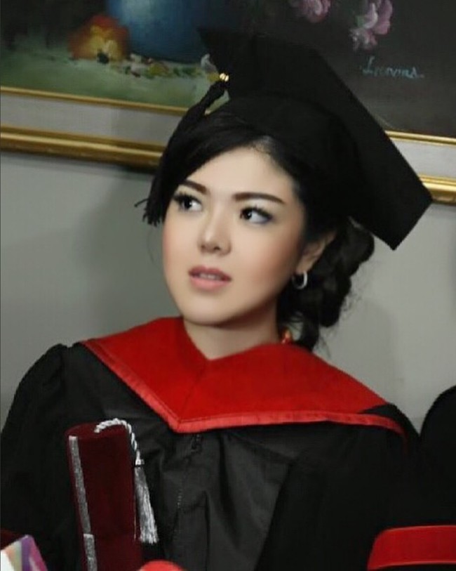 Di sela waktu luangnya, ia menghabiskan waktu dengan fitnes di gym, berenang ataupun olahraga lari.  Foto: Instagram/@tinatoon101